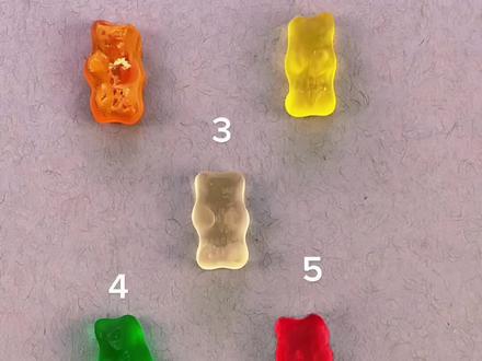 你能从这5颗小熊糖果🍬中找出来哪颗是画上去的吗?要仔细观察哦👉❤️#点亮好奇心#立体画#写实画#美术#艺术#手工#绘画#手绘