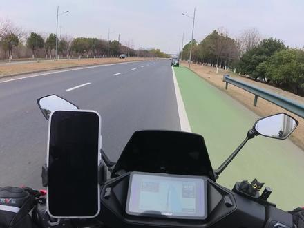 想买九号的再等等!🔥 5月29号九号新品M3100提前曝光,看完配置你还冲M5吗?
极速70、双通道ABS+TCS、对置四活塞卡钳、31升座桶…
重点是:如果它卖6K左右,你冲不冲?😏
M5和M3100,你选哪个?👇评论区告诉我
我是涛哥,九号新资讯第一时间发给你。
#高能实力专业通勤王 #九号电动全新M3系列 #声光电酷玩电摩 #九号真智能 #九号让生活更奇妙