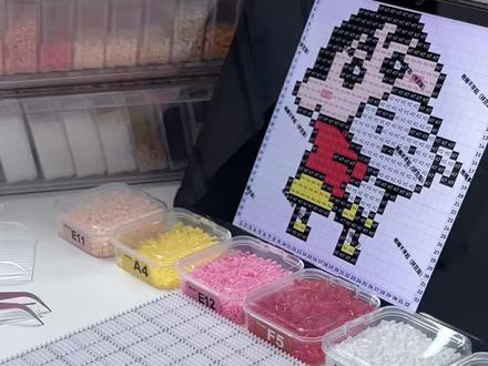 新手沉浸式拼豆烫豆🫘 拼了好久🥱#新手拼豆 #拼豆#拼豆日常 #拼豆#蜡笔小新