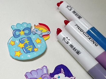 自制小马福袋丨翻开来还可以写祝福~
✒️:慕多星小红心
#手绘教程 #手工diy #跟着抖音学画画 #手工 #零基础学画画
