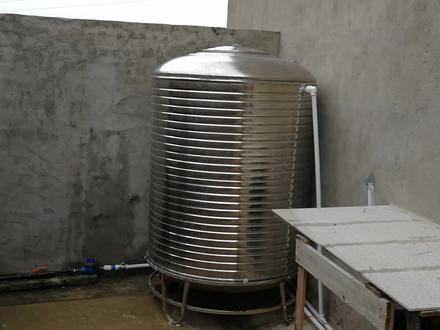 水塔安装在一楼,空气能热水器装在三楼,如何接管? #水塔 #供水设备 #水管 #管道 #水电