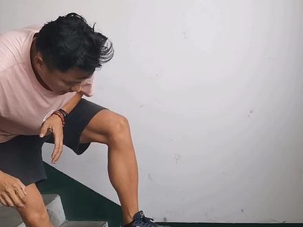 小伙走楼梯发现一个坑,坑里有刺😂还好反应快没事🤪#立体画#原创