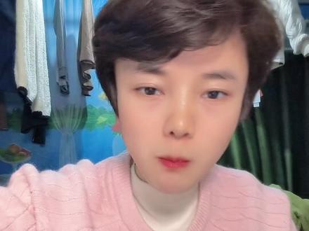 最近感冒没啥胃口晚上突然想吃甜的,冰箱里掏出来一罐蛋糕浅吃一下!喜欢吃甜品蛋糕可以尝下罐罐蛋糕四种口味!#罐罐蛋糕#甜品治愈一切#奶油蛋糕