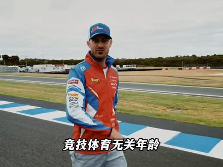 一个被雅马哈杜卡迪抛弃的车手,一个新成立的摩托车品牌,他们双向奔赴,在世界级的赛道上,成功书写自己的飞驰人生#瓦伦丁德比斯 #张雪机车 #wsbk #飞驰人生