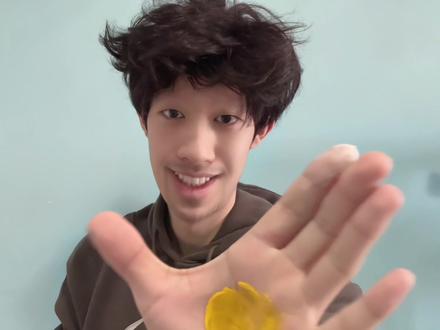 白色+黄色原来是杯金色的咖啡#手搓颜料转场#手搓变装逐渐抽象#抽象变装