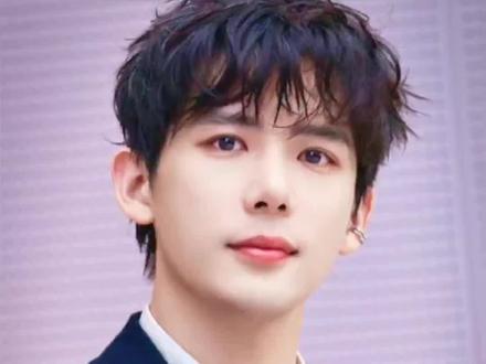 王安宇28岁生日见真章 关晓彤一语道破内娱江湖本质!#王安宇 #关晓彤 #娱乐圈 #明星娱乐圈 #娱乐八卦 @DOU+小助手 @DOU+上热门 @抖音创作小助手 @抖音创作灵感