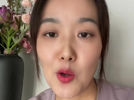 按照那种“贡献论”的逻辑,好像在家带娃就成了一项毫无价值、甚至是在“走捷径”的工作。#何美延 #储殷 #生养孩子 #家庭贡献 #价值观