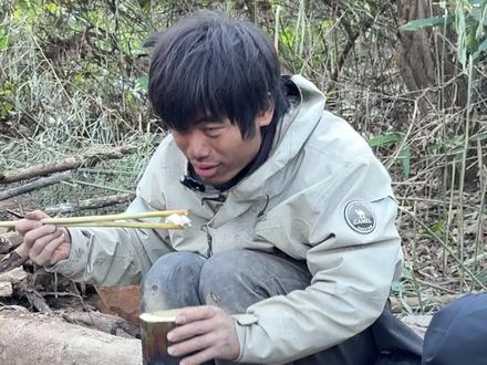 #荒野第一深情林北变身荒野歌神 《水手》到《大东北我的家乡》无缝切换,祝林北生日快乐!一直这么快乐!#张家界七星山荒野求生