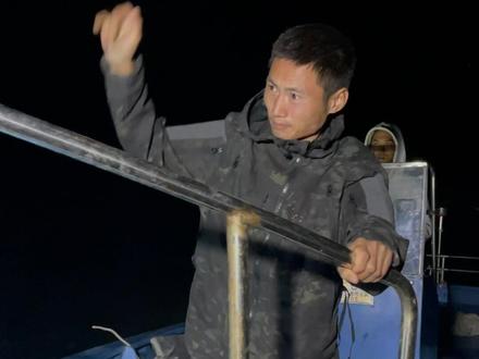 荒岛求生 平头哥身体突感不适,无奈下岛休整,秦爱得小师妹三人能撑过几天?没有了师傅,徒弟还行吗?#户外#荒岛生存