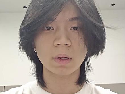 不死心的长发男,依旧练习半扎发#长发男生 #半扎发 #原相机