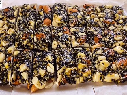 做个一看就会的芝麻花生糖过年吃吧 #家常菜 #自制美食 #在家做美食 #美食趣胃计划 #黑芝麻