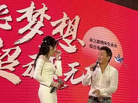 何家劲和刘心艺刘总演唱《现代爱情故事》