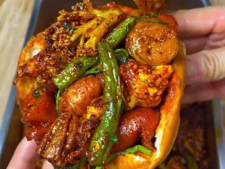 下雪天在家实现炸串夹馍自由,一口下去好吃到破防,太过瘾了。#炸串夹馍#在家实现炸串自由#炸串