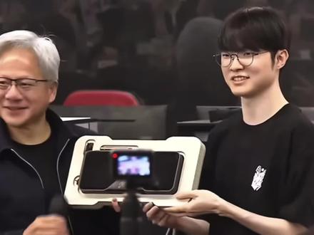 锐评黄仁勋面基 faker 送 5090 显卡! 各自领域的天花板!黄仁勋背后又怎样的商业考量?#faker #lck