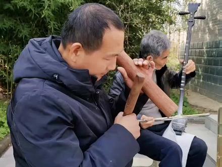 七十六岁的学生,学了四个月,家人们听听虽然不是太好,用心学了,老年人老有所乐,开心就好#曲胡入门教学 #曲胡 #民族乐器 @曲胡入门教学《韩老师》