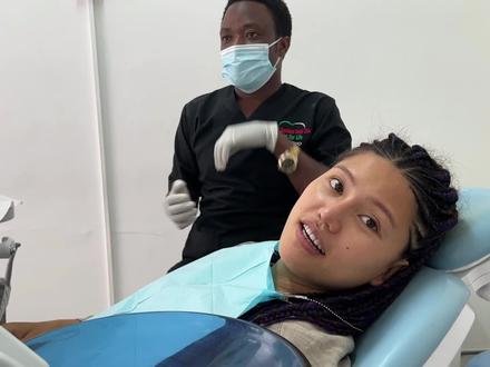 小姐姐环球旅行到坦桑,在非洲拔牙是种什么样的体验?简直太刺激了 #保护牙齿 #vlog日常 #非洲