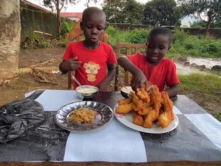 非洲孩子第一次喝豆浆,原来早餐还可以这么好吃#舌尖上的美食