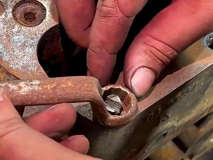 一根黄铜棒竟然这么厉害? #每天跟我涨知识 #断丝锥取出方法 #机加工 #五金工具