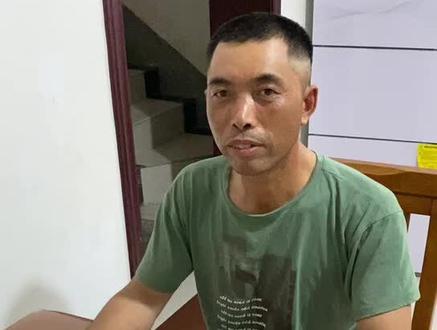 坡屋面搭架子钢管的高度 ,利用高宽比就可算出。