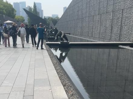 #纪念南京大屠杀遇难同胞 经常看南京大屠杀纪录片这次终于到南京看到了,不忘历史,牢记强国#五一假期 关于预约是每一天当天每时间段开放,每一段放1000张票,比如10.30就在公众号刷新10.31这样就可以抢预约了,很容易#勿忘历史吾辈自强 #历史不该被遗忘 #这都是南京大屠杀的见证
