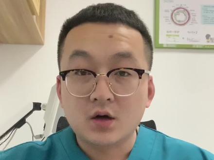 狗为啥喜欢闻裤裆,咬拖鞋#宠物知识 #宠物 #新手养狗 #狗狗能有什么坏心思 #宠物医生