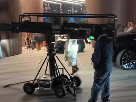 李一桐又来滨江拍戏啦~#美人余 #余梦 #李一桐