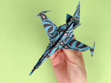 F16-猎鹰,外型超酷仿真纸飞机,折法有些复杂,快来挑战一下吧~#纸飞机 #折纸