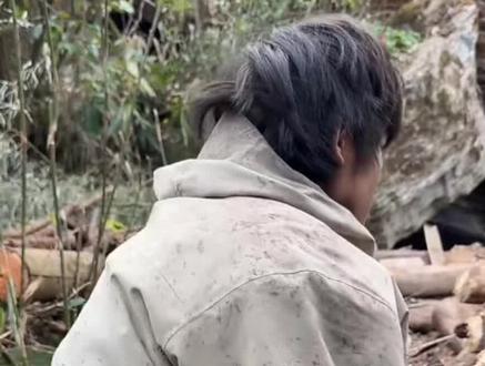 林北又在砍柴火#野外生存 #七星山骆驼杯挑战赛