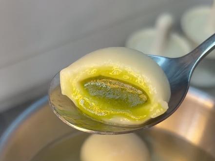 所有人谨记这个吃法!!!茉莉花茶+抹茶汤圆
好吃到没招了!!!!
#懒人食谱 #邪修美食 #冬至 #汤圆 #今日冬至