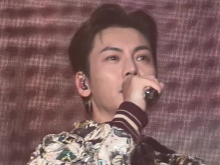 陈伟霆《love U2》+互动环节 威廉锅和大家互动真好玩
#陈伟霆 #芒果音乐会#舞台就是他的主场 #这舞台谁顶得住啊 #loveu2陈伟霆