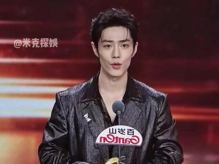 上海这一夜,肖战因大眼之夜座位被抢无奈站一夜的委屈,品质盛典以破格礼遇狠狠替他还了 #肖战获SMG视帝 #肖战 #藏海传 #影娱热点团 #内容启发搜索