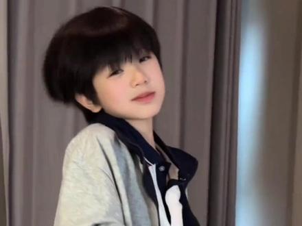 反而呢,让一个路人对这个小孩心生怜悯#陈璟翊#时代峰峻#灯牌大战#粉丝应援
