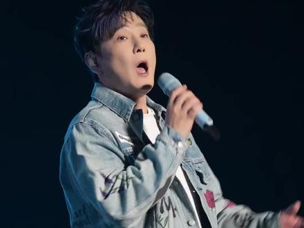 多想问你究竟爱谁!
#过火dj #过火 #张信哲