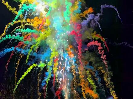 一口气带你看完各个版本的七彩祥云!#最浪漫的烟花 #七彩祥云 #吉腾烟花 #吉七彩#上热门 @DOU+小助手