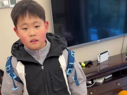 攀比是你们大人之间的事情,我们小孩可不管~