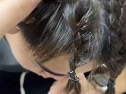 #男朋友一次性烫发 制作时长大概一个小时! 编完就可以吹 一定用热风 最热! 然后一直吹一个地方 疼的大叫再换地方! 反复吹烫就可以了! 我男朋友更开心! 解锁新发型了!#姐妹成对快乐加倍