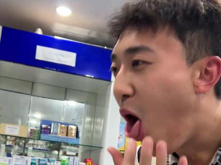 来泰国玩,中暑的中暑,晕船的晕船,拉肚子的拉肚子...@刘一朵
