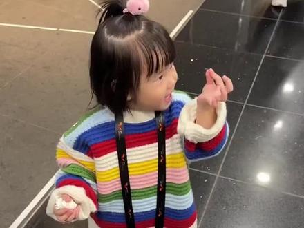 孙颖莎和黄镇廷女儿合影,太可爱了#孙颖莎 #人类可爱幼崽 #黄镇廷 #创作者扶持计划