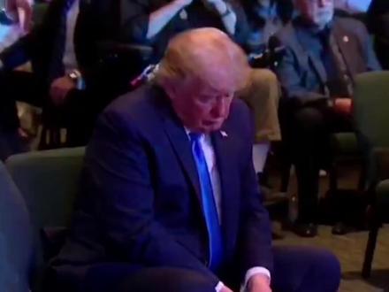 特朗普参加教堂祈祷活动,支持者:上帝告诉我你会第二次赢得大选