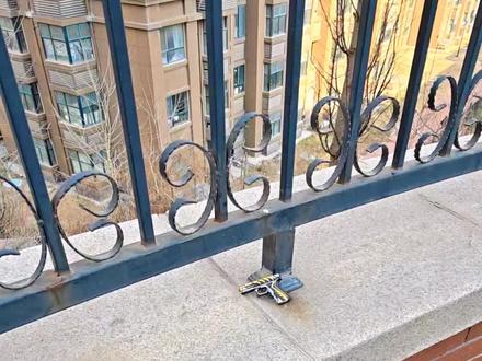 拼装武器盲盒:和平精英短枪模型#和平精英 #三宝玩具拼装枪 #积木 #乐高 #军事玩具