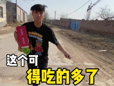 这回谁也别说喃扣索了昂,喃也给大娘东西了#大娘给喃说个媳妇吧 #得的多了 #塞子哥 @河北京衡食品有限公司