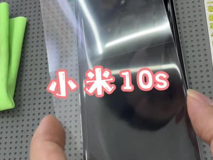 这期主要是给大家展示uv钢化膜揭下来的过程,视频开头大家已经看见了,uv胶钢化膜用几个月,只要手机疏油层没问题都很容易撕下来!#手机贴膜 #uv钢化膜 #膜与壳