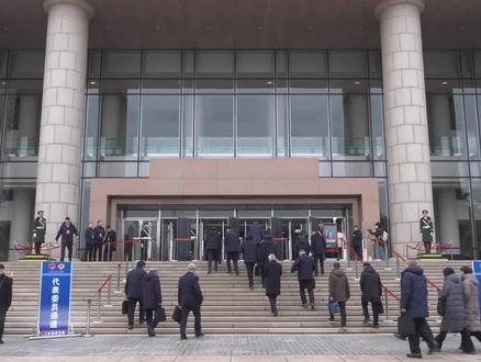 1月26日,山东省政协十三届四次会议在济南开幕。肩负全省人民的期盼和重托,来自社会各界的省政协委员齐聚一堂,共商发展大计,共谱履职新篇。#聚焦2026山东两会