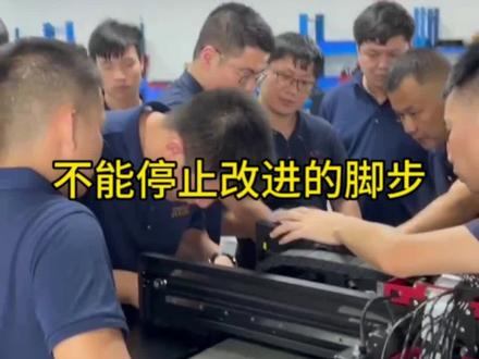 传统的UV打印机也不能停止改进的脚步,提升稳定性,增加功能这个是我们改进的方向!#UV打印机#水晶标打印机#瑞丰彩