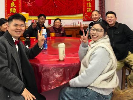 #婚姻#家庭#新生儿#婚礼
2.6日来香泉参加黄宇和张瑞英妹妹和县香泉的婚礼现场,别的话不多说我发自内心的祝福他们,下次过来百分百喝你们小孩的满月酒!