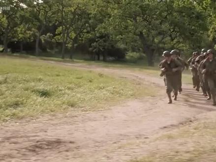 2024美国大兵终于涨工资,最少2.4万,他们到底能拿多少钱? #美军士兵工资 #义务兵