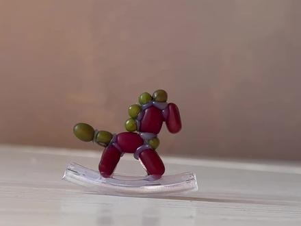 这才是真的拼豆小马‼️用红豆和绿豆做匹摇摇马✨ #diy手工作品 #手工diy #马年手工 #手工diy作品大赏 #亲子手工