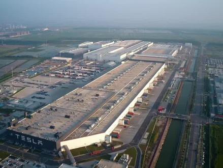 在#特斯拉 上海超级工厂工作一天的花销竟是......