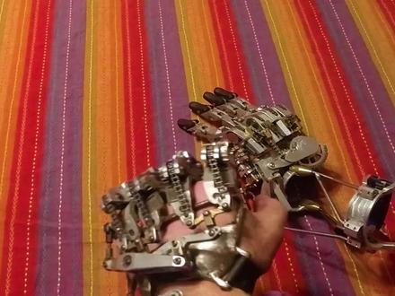 工程师自制机械假手,手指可张开和收拢,能代替人手吗? #机械假手 #赛博朋克 #义肢 #假体 #手指