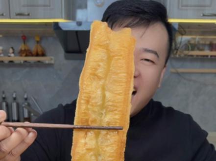 在家做油条 这个配方用了好多年了 看准细节记住步骤 再也不用出去吃啦